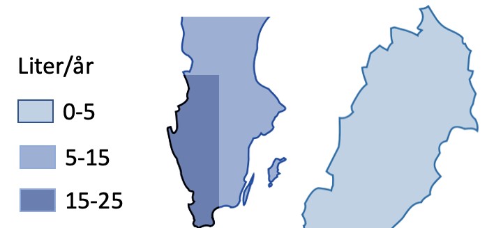 Sverigekarta där mörkblå betyder 15-25 liter/år och ljusblå 0-5. Västkusten färgad mörkblå och resten av landet ljusare blå nyanser.